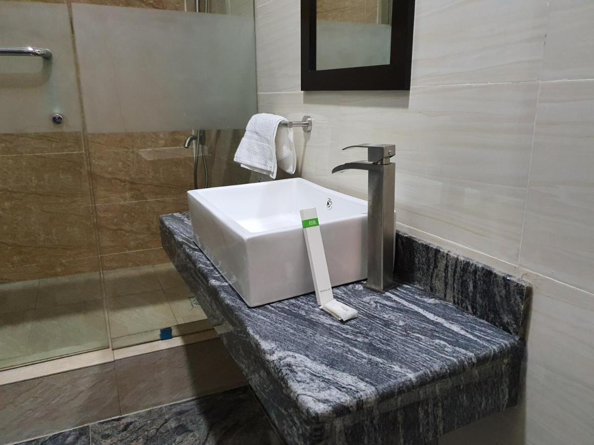 Residency Hotel Lagos Airport Bagian luar foto